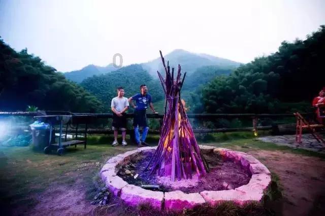 探索你的问题,留给丘吉尔带领英国打赢了二战,为什么最后会被赶下台呢?!