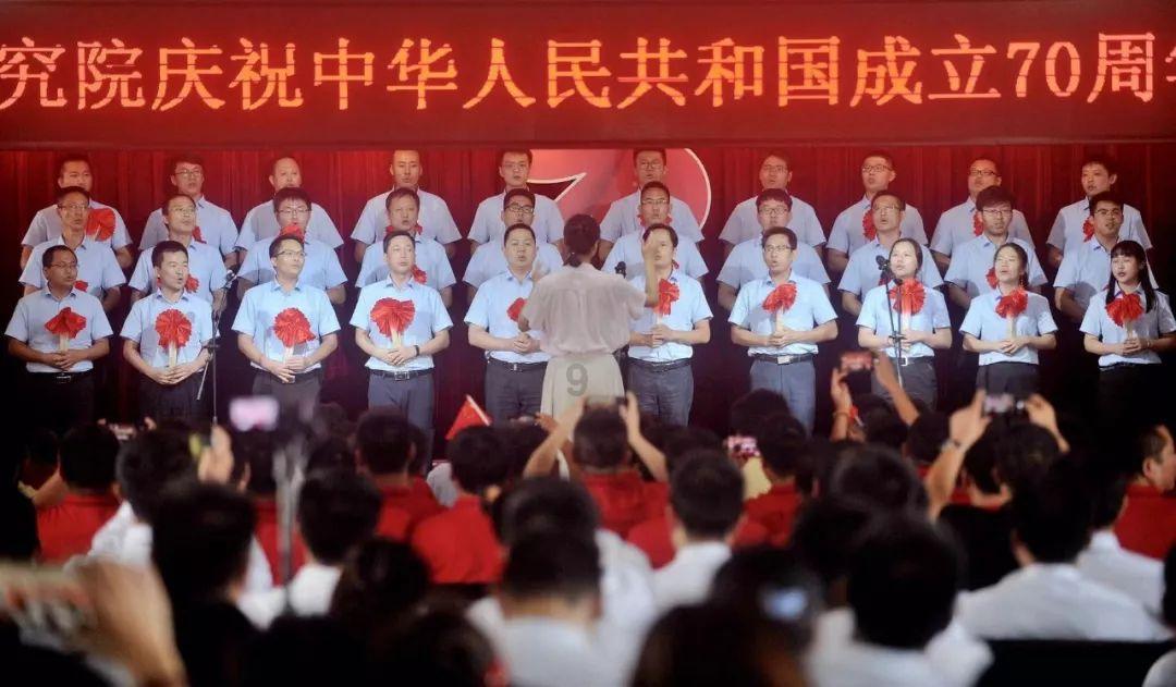 两男子油罐车内洗罐缺氧昏迷,遵义消防深入罐内将人救出