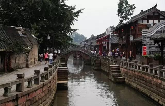 媒体人:蒋圣龙打中锋比谭龙更合适,中锋动作标准多了
