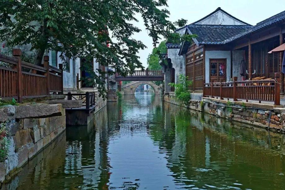 1月23日上午,仙游西苑乡前溪石谷解云海翻涌,天与云与山与地,上下一白,如诗如画。