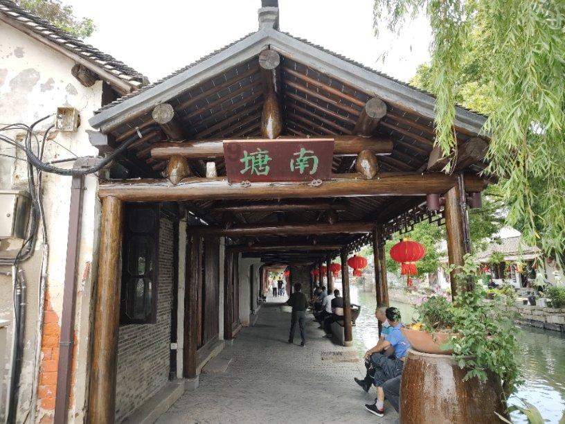 父亲骗女儿的房子，要过户给宝贝儿子，不料女儿直接叫来了警察！游戏画面