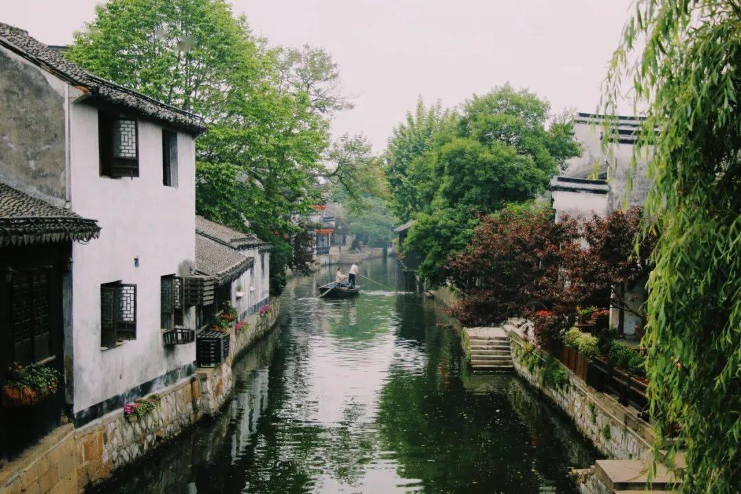 笑脸球的冒险之旅